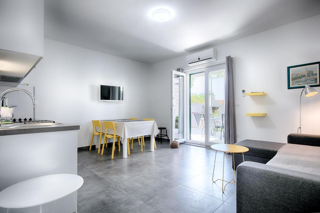 Apartmani Dule Komiža Esterno foto
