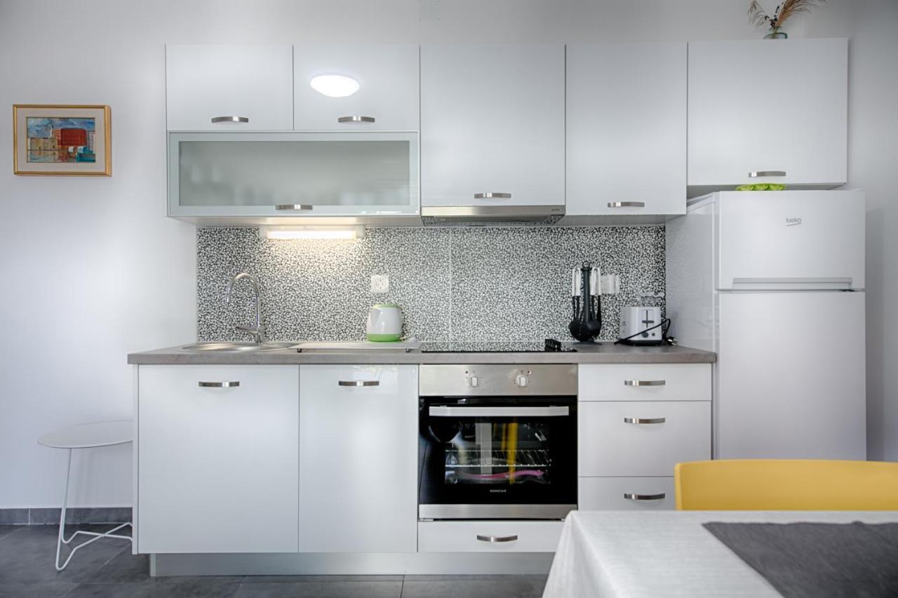 Apartmani Dule Komiža Esterno foto
