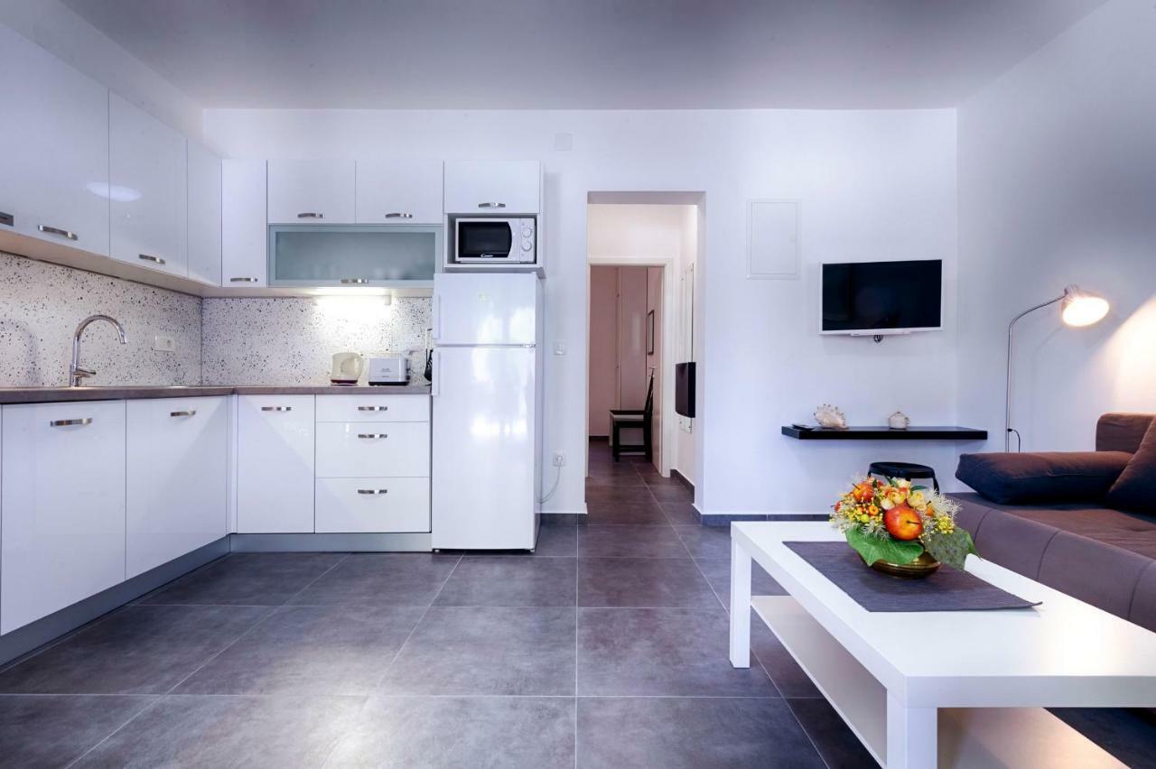 Apartmani Dule Komiža Esterno foto