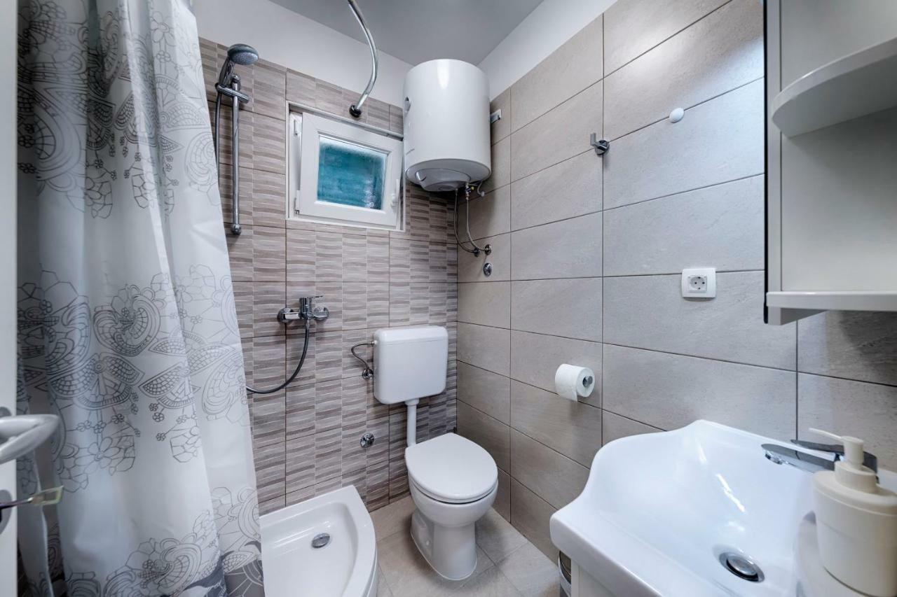 Apartmani Dule Komiža Esterno foto