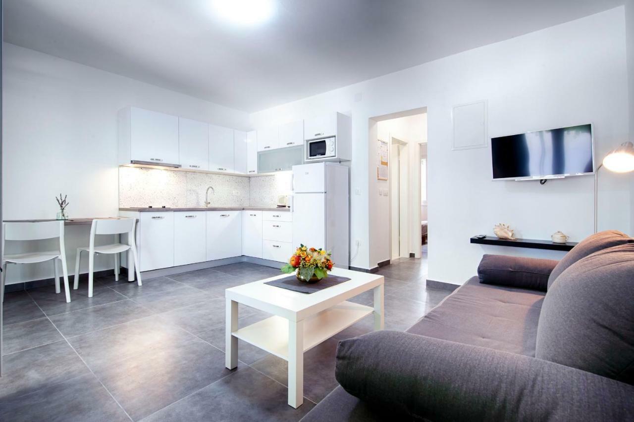 Apartmani Dule Komiža Esterno foto
