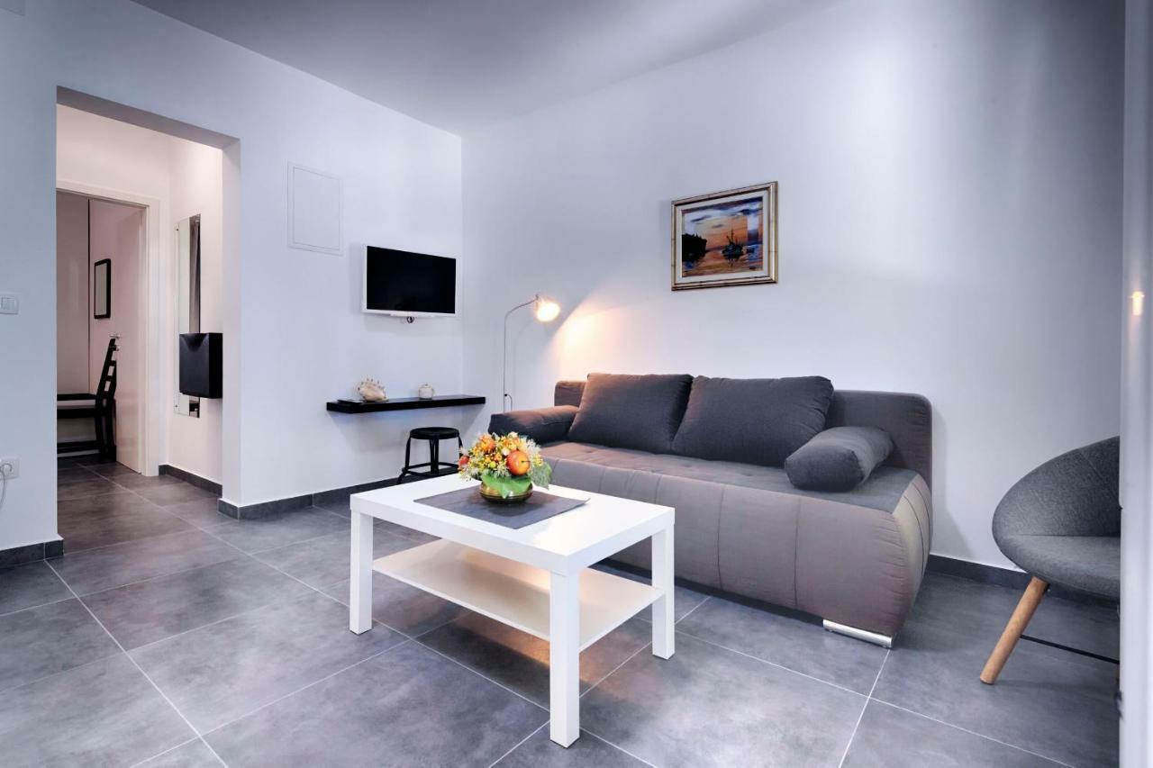 Apartmani Dule Komiža Esterno foto